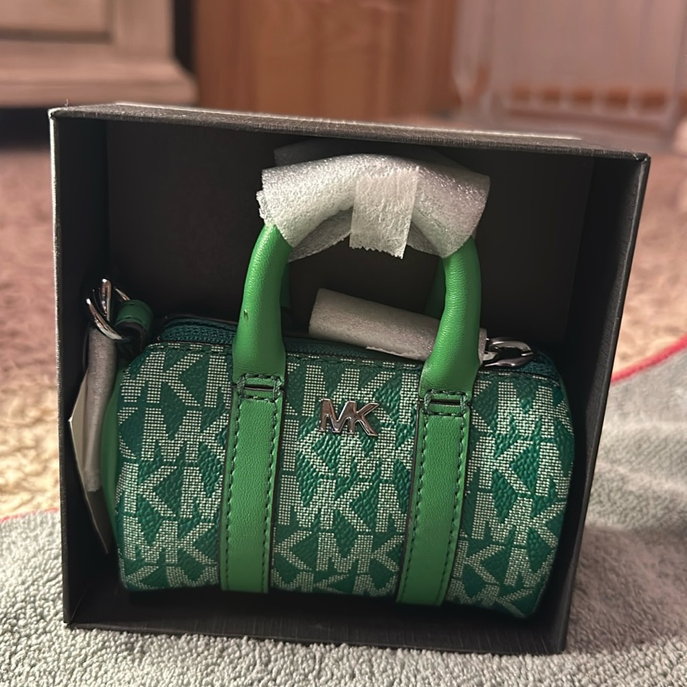 ( MICHAELS KORS ) NEW MICRO DUFFLE GREEN